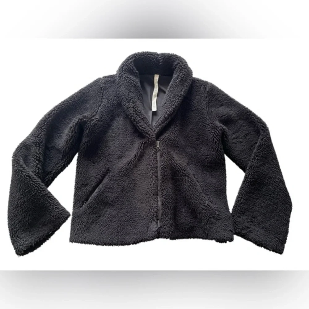 ALO Yoga cozy stylish